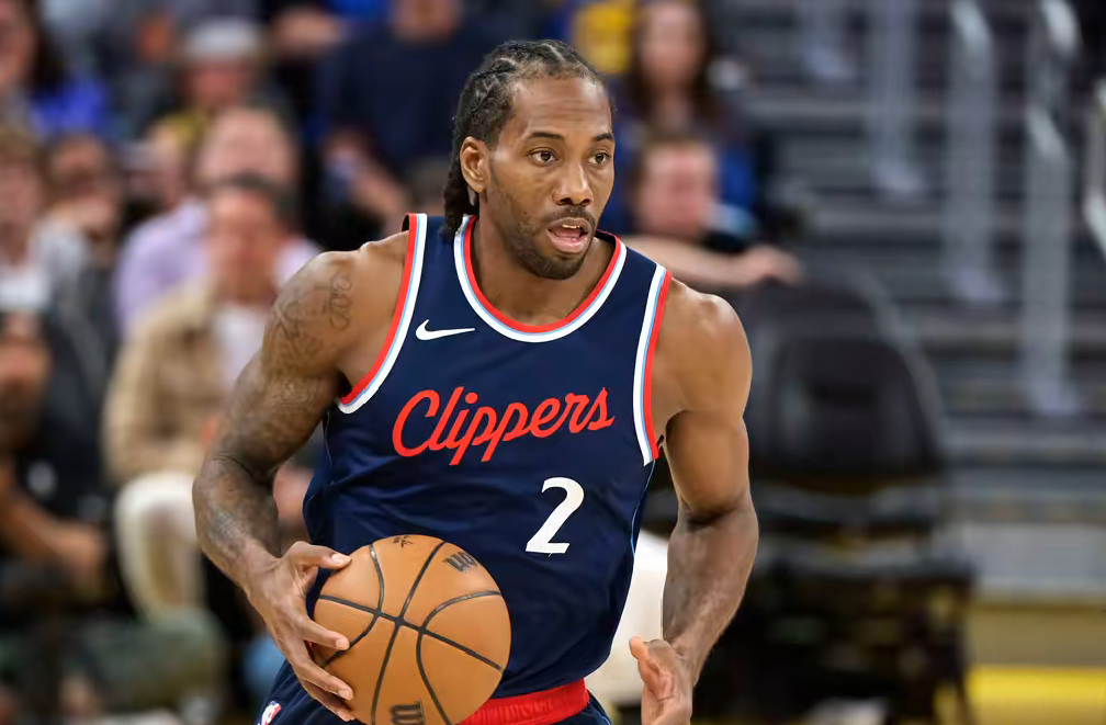 快船球星三分绝杀，全场观众热烈欢呼，自己基本学习.的简单介绍