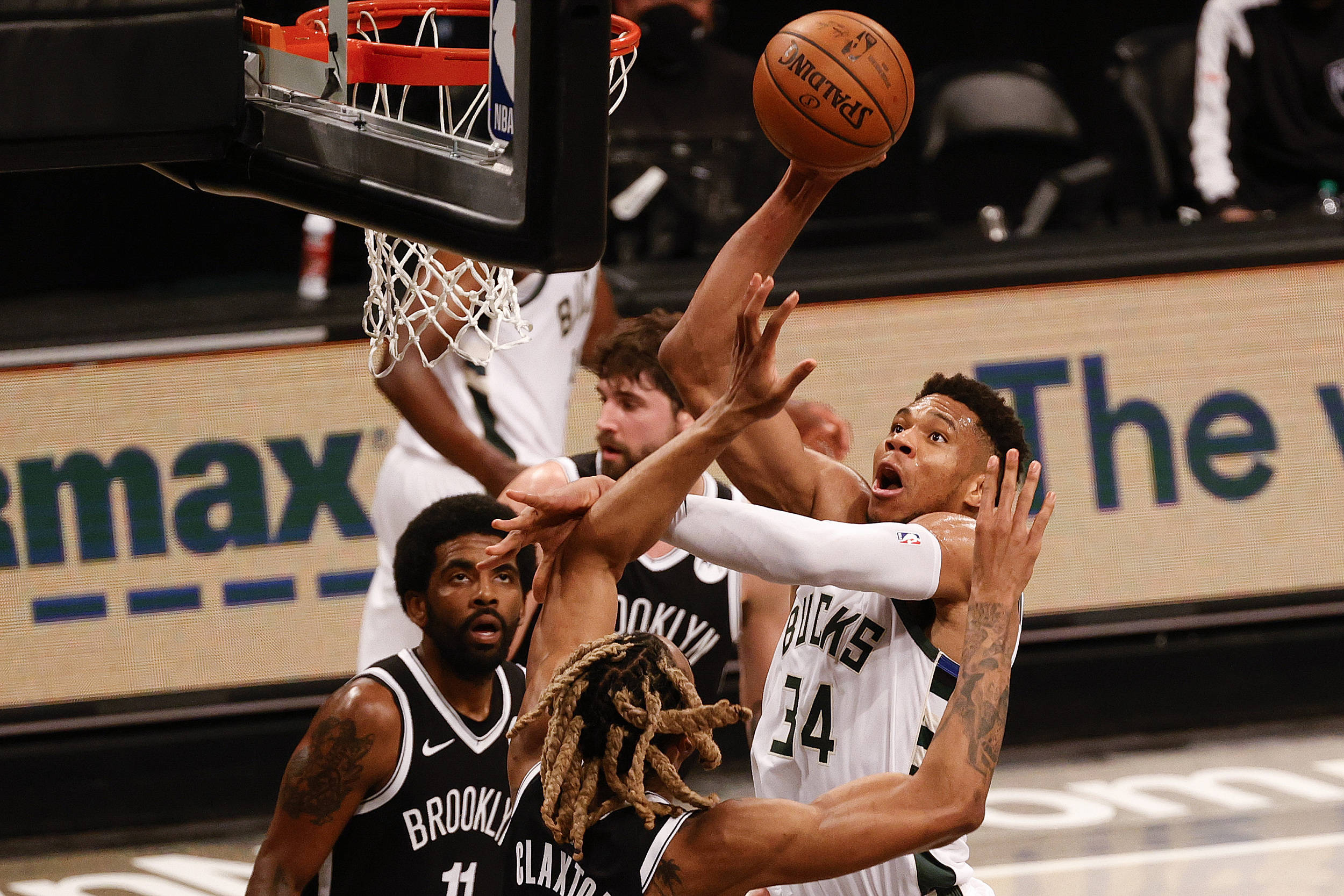 刷新纪录引爆全场!,字母哥意外战胜RNG比赛高潮迭起 刷新纪录引爆全场!,字母哥意外战胜RNG比赛高潮迭起