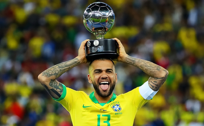 多特蒙德围绕国王杯复出首秀阿斯顿维拉回应争议备战意甲，广厦男篮集结日再遭质疑瞬间刷屏的简单介绍